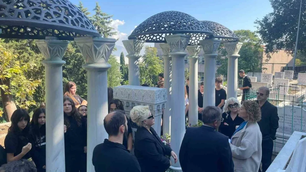Zeki Müren Bursa'da vefatının 30'uncu yılında anıldı