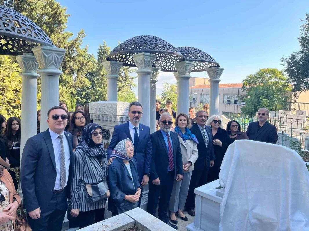 Zeki Müren Bursa'da vefatının 30'uncu yılında anıldı