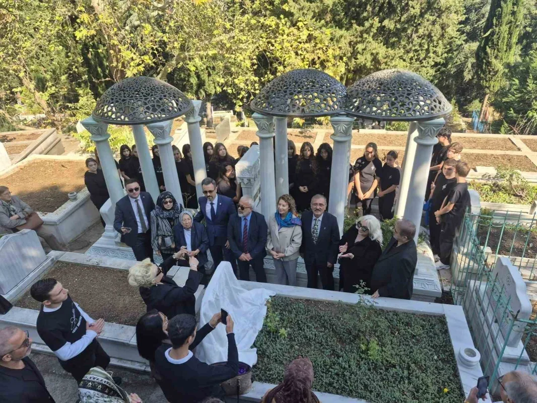 Zeki Müren Bursa'da vefatının 30'uncu yılında anıldı