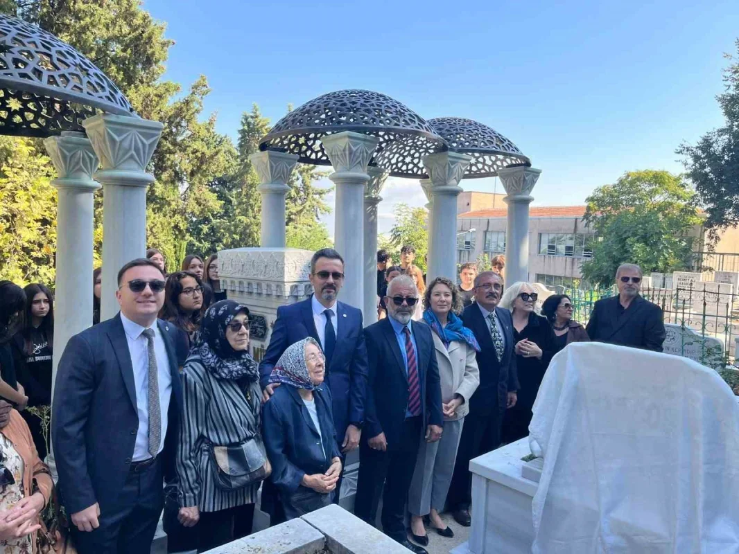 Zeki Müren Bursa'da vefatının 30'uncu yılında anıldı