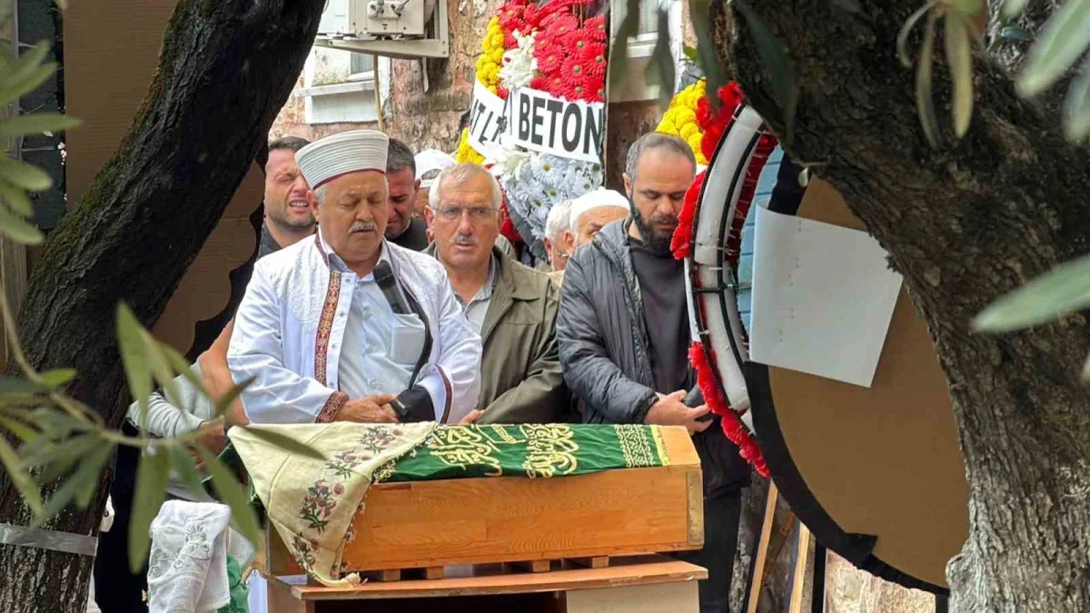 Bandırma'daki kazada Merve Turan, kızı ve bebeği toprağa verildi
