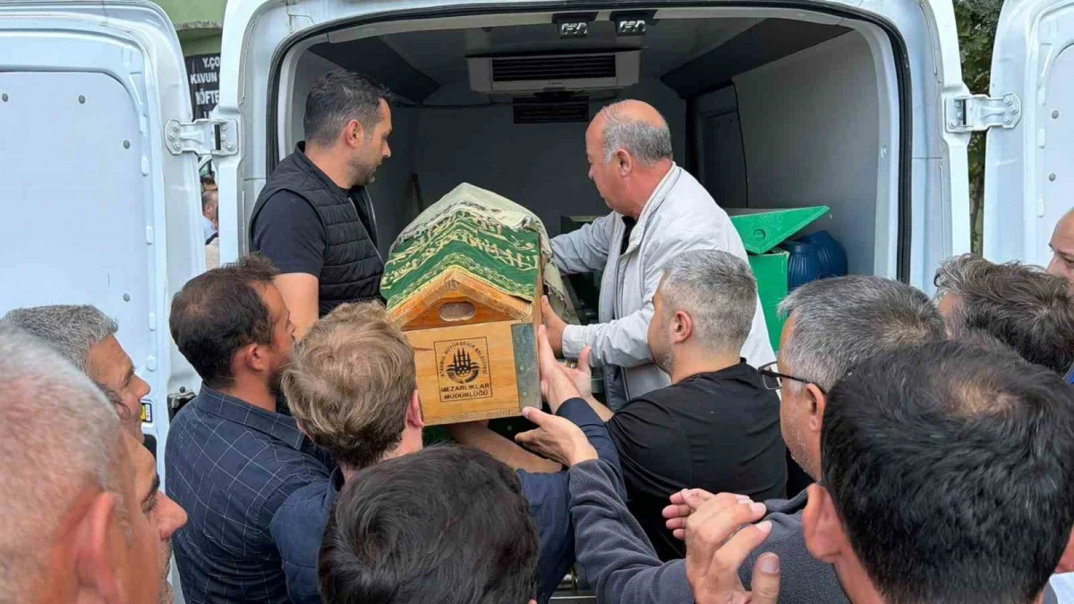 Bandırma'daki kazada Merve Turan, kızı ve bebeği toprağa verildi