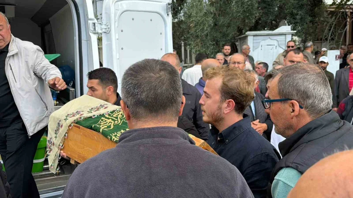 Bandırma'daki kazada Merve Turan, kızı ve bebeği toprağa verildi