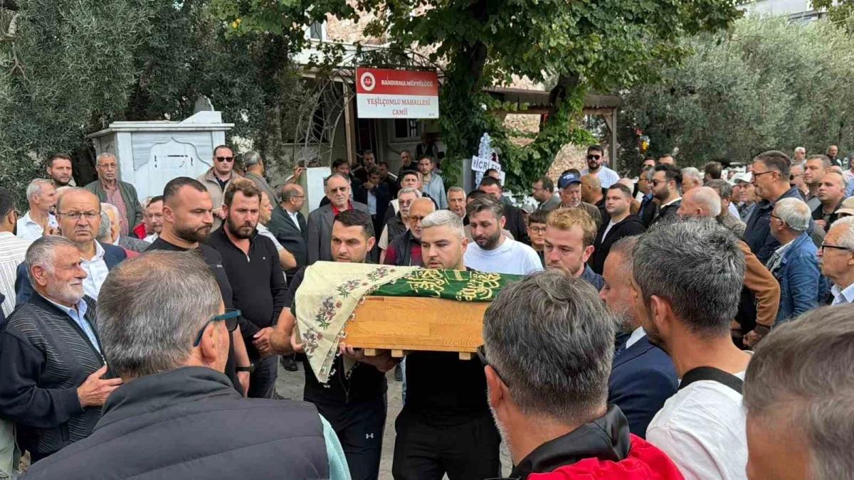 Bandırma'daki kazada Merve Turan, kızı ve bebeği toprağa verildi