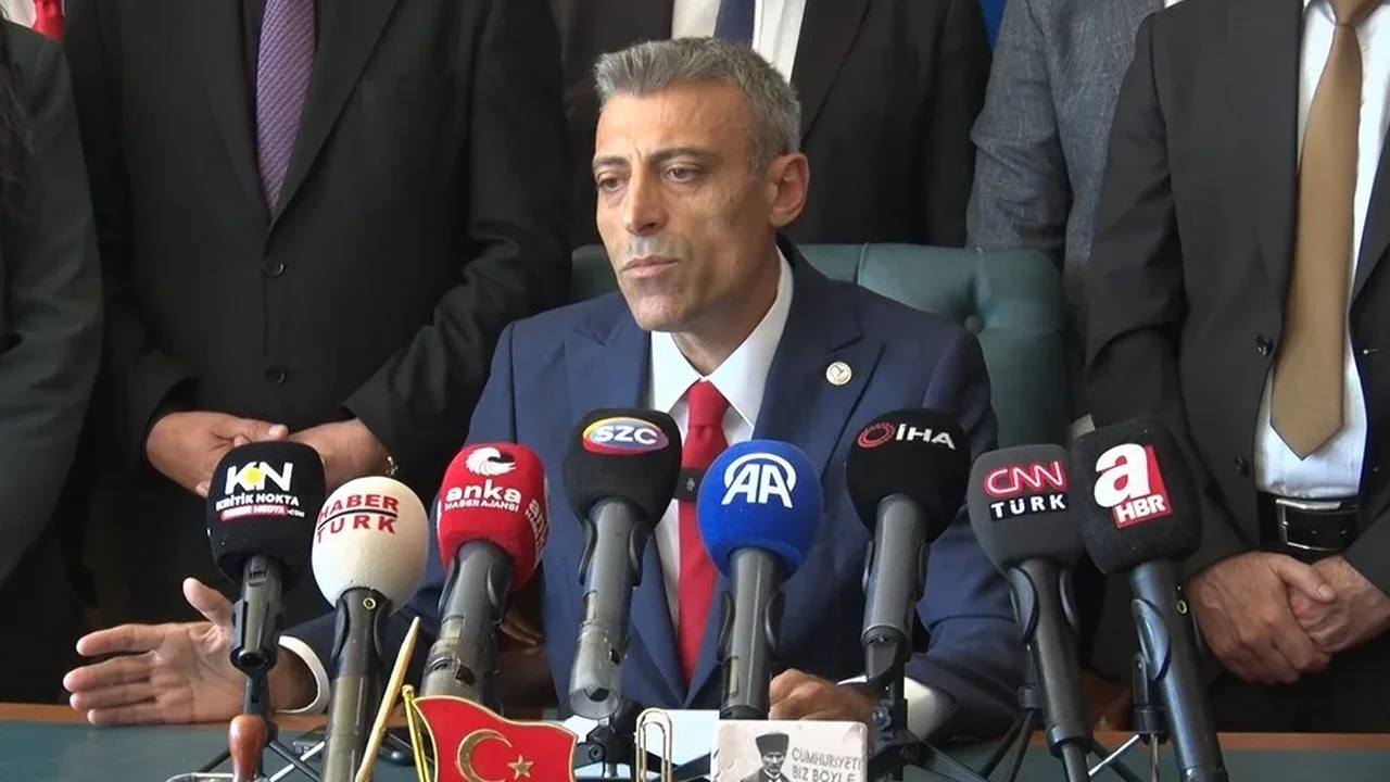 Yenilik Partisi'nden YENİ Parti'ye isim krizi için 3 Ekim süresi