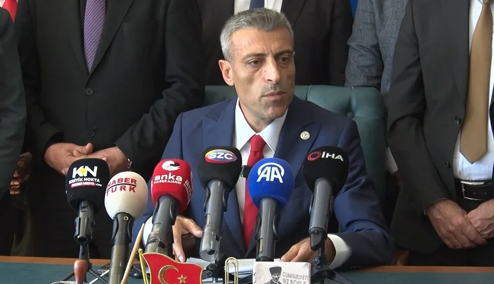 Yenilik Partisi'nden YENİ Parti'ye isim krizi için 3 Ekim süresi