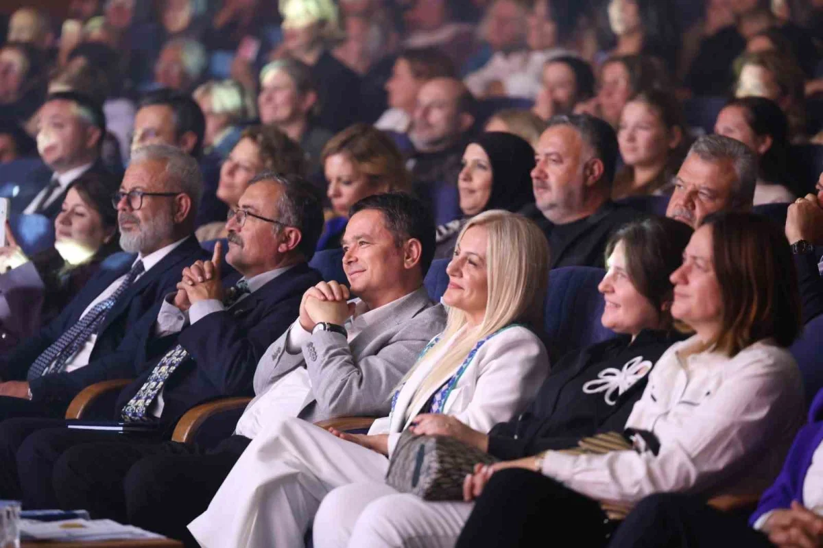 Zeki Müren Bursa'da anıldı: Vasiyeti kendi sesiyle okundu