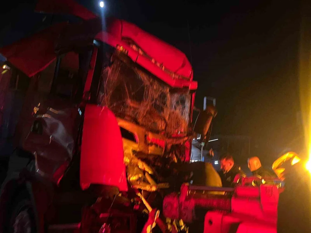 Sakarya'da çekici kazası: Polis otosu dahil 3 araca çarptı, 1 ölü