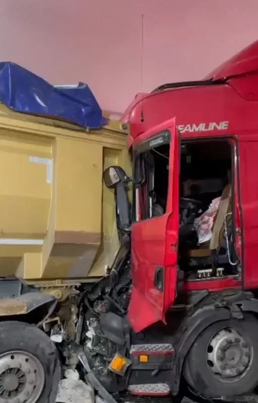 Sakarya'da çekici kazası: Polis otosu dahil 3 araca çarptı, 1 ölü