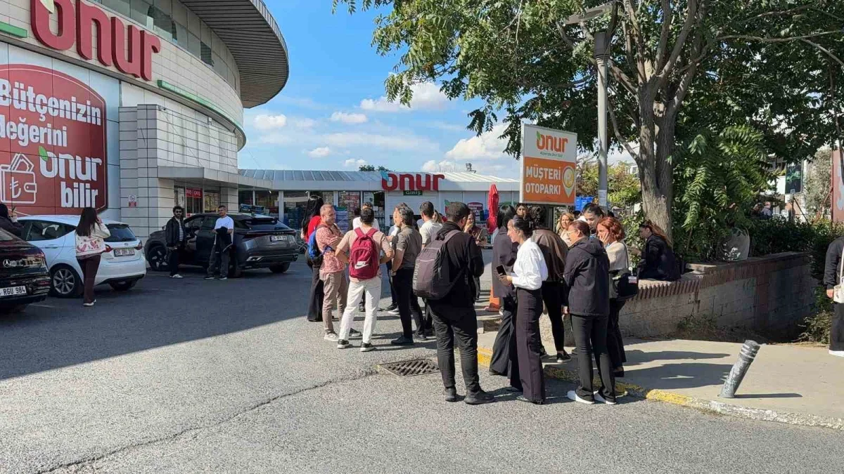 Küçükçekmece'de elektrikli araç yangını: Bina tahliye edildi