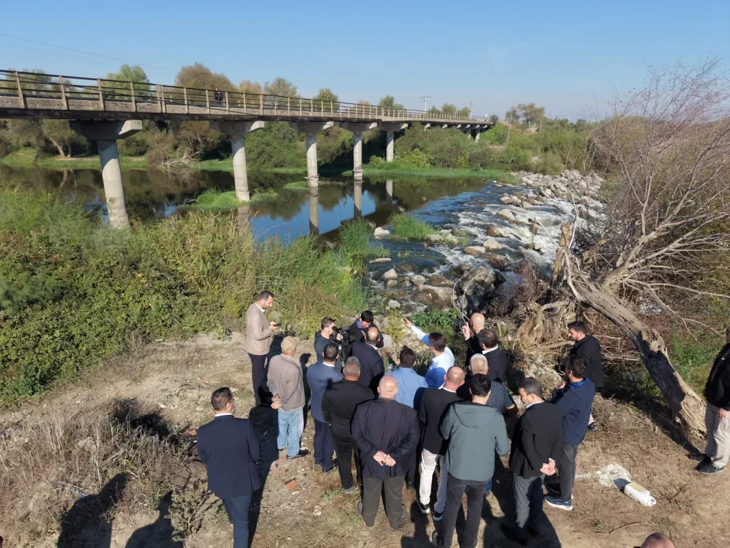 Mustafakemalpaşa'da Çeltikçi Köprüsü hasar sonrası kapatıldı