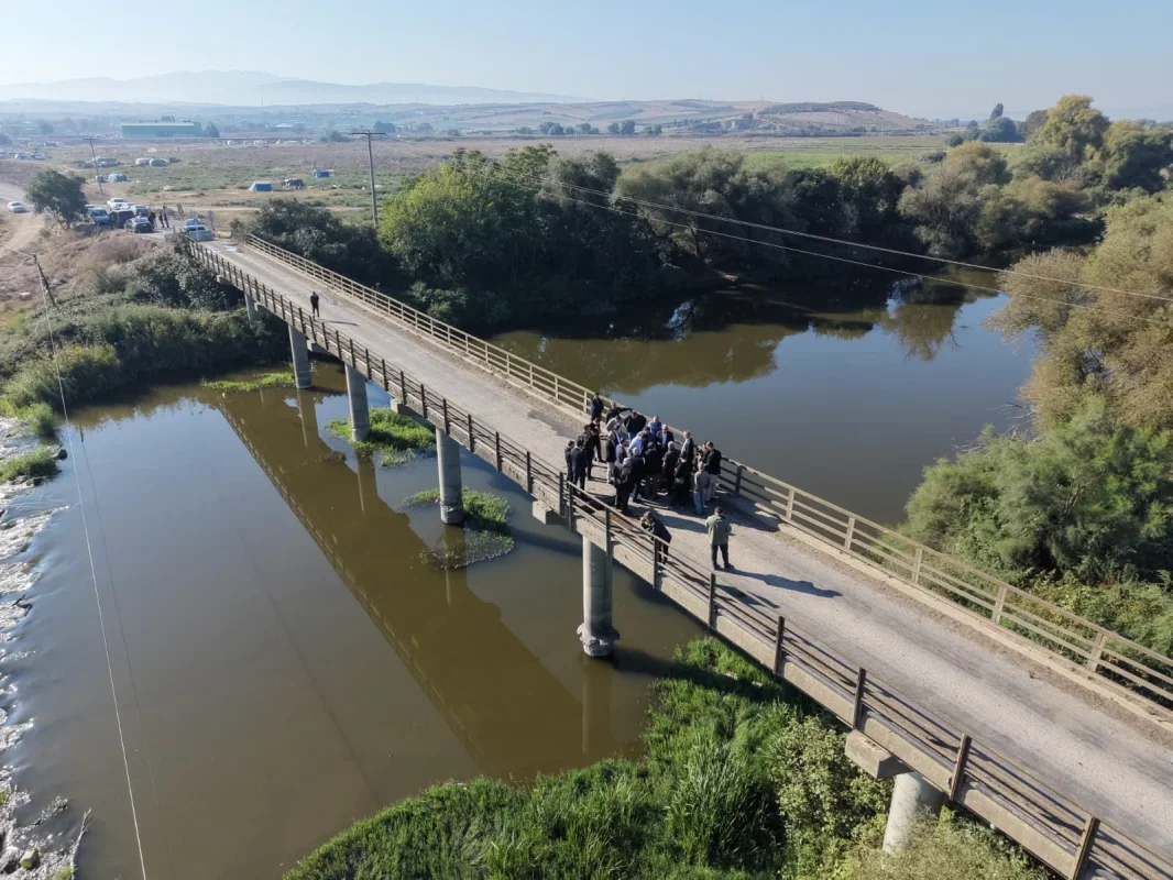 Mustafakemalpaşa'da Çeltikçi Köprüsü hasar sonrası kapatıldı