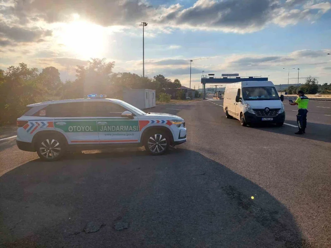 Sakarya'da 2,2 ton kaçak midye ve 156 hayvan yakalandı