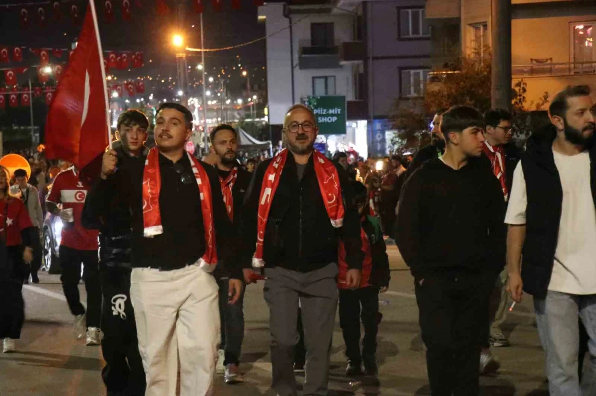Türkiye-Fransa maçı öncesi Kocaeli Stadyumu'nda taraftar coşkusu