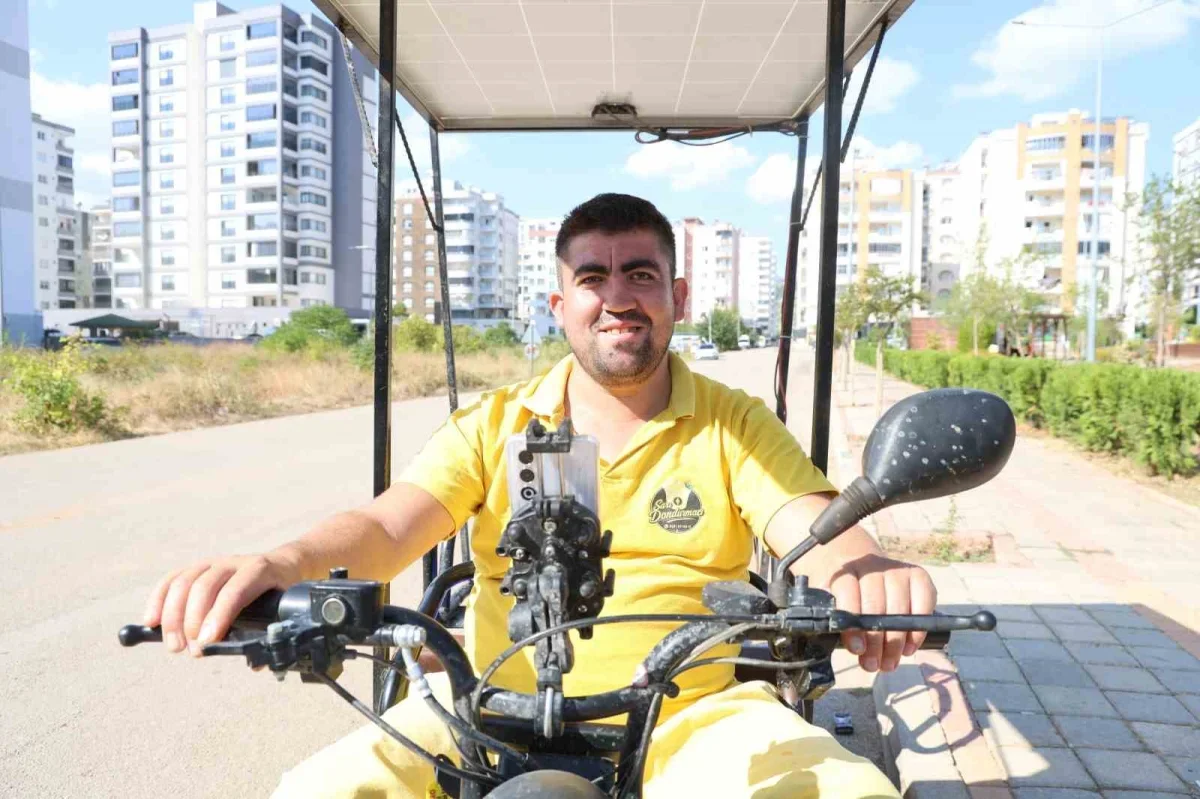 Kozan'da güneş panelli motosikletle dondurma satışı
