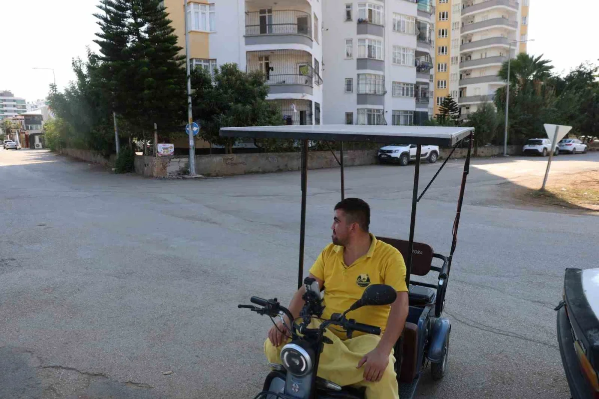 Kozan'da güneş panelli motosikletle dondurma satışı