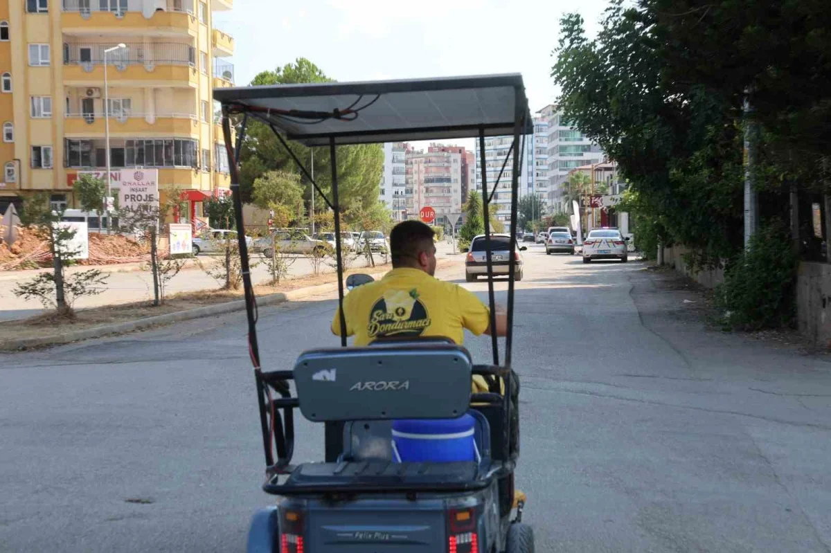 Kozan'da güneş panelli motosikletle dondurma satışı