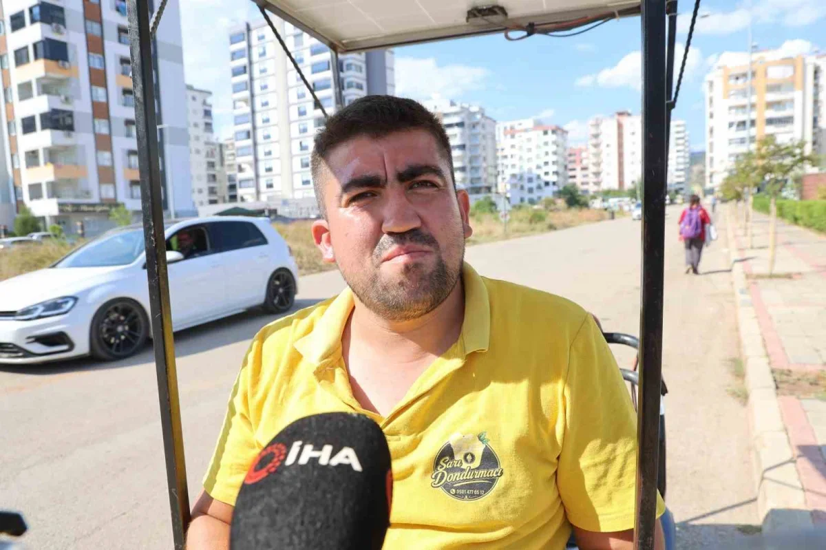 Kozan'da güneş panelli motosikletle dondurma satışı