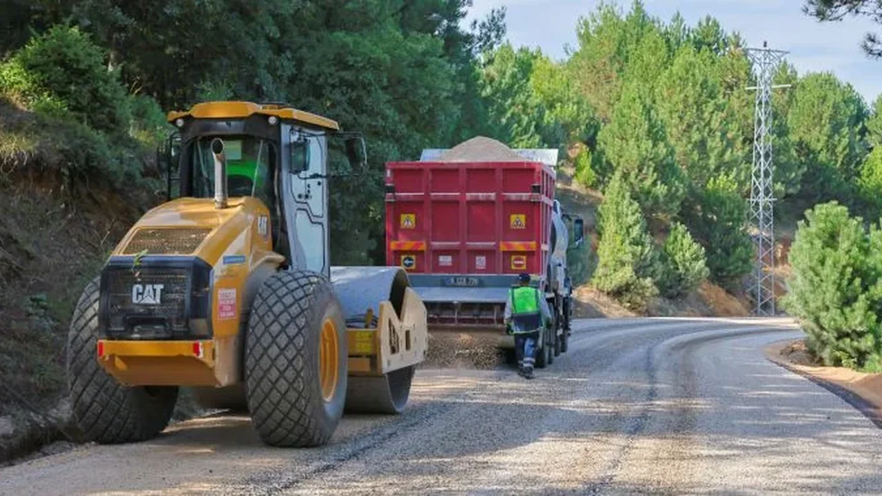 Bursa Osmangazi'de 3 mahallede 15 kilometrelik yol yenileniyor