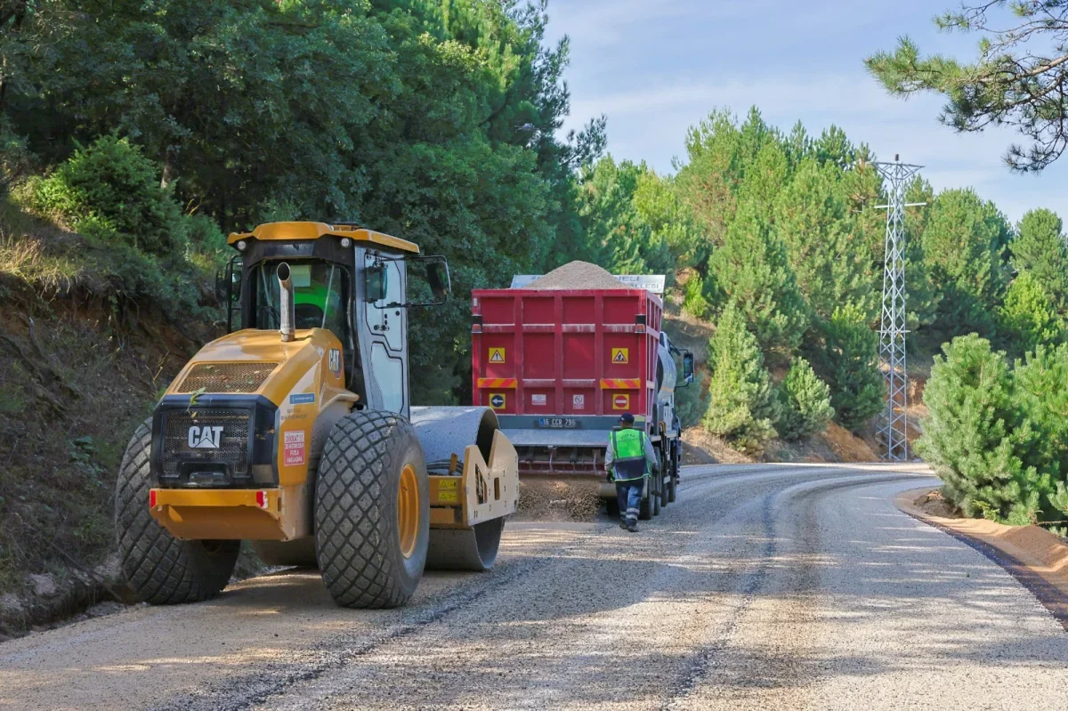 Bursa Osmangazi'de 3 mahallede 15 kilometrelik yol yenileniyor