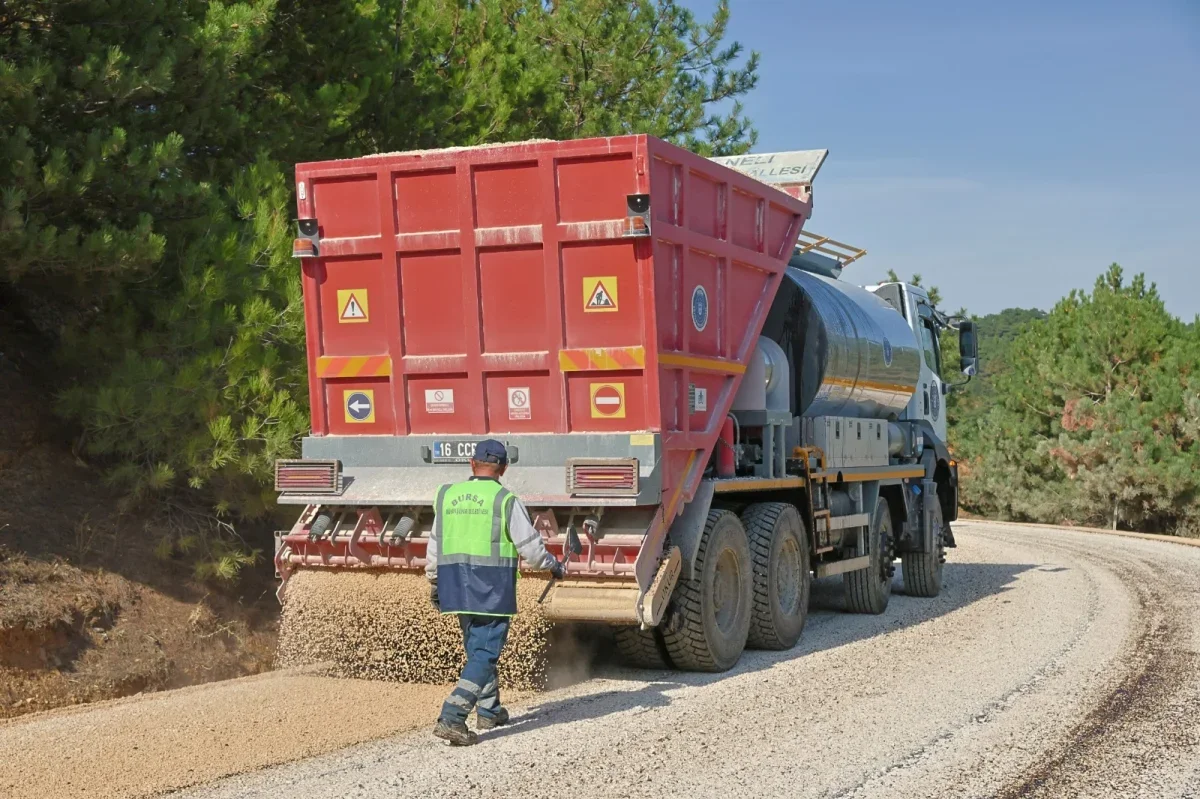 Bursa Osmangazi'de 3 mahallede 15 kilometrelik yol yenileniyor