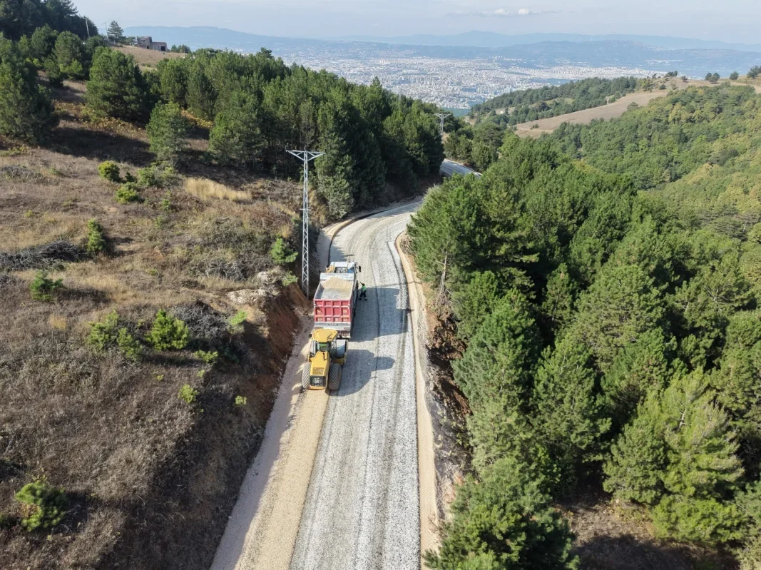 Bursa Osmangazi'de 3 mahallede 15 kilometrelik yol yenileniyor