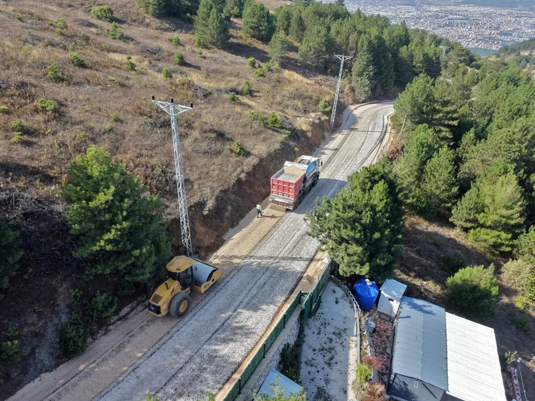 Bursa Osmangazi'de 3 mahallede 15 kilometrelik yol yenileniyor