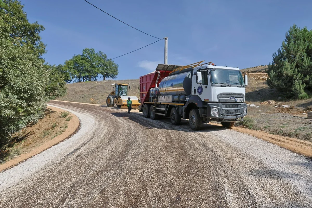 Bursa Osmangazi'de 3 mahallede 15 kilometrelik yol yenileniyor