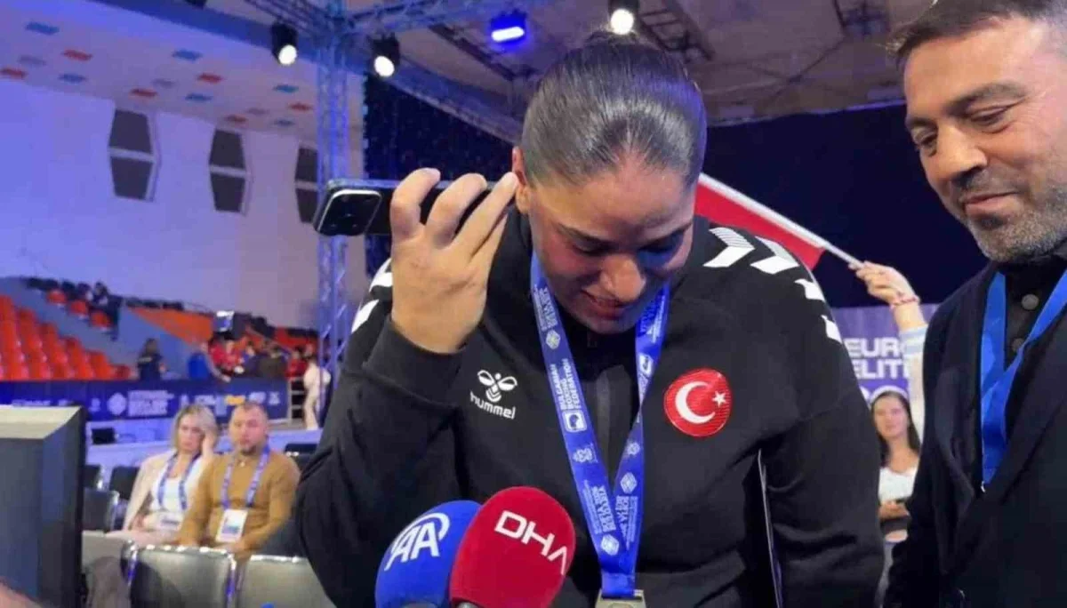 Kadın Boks Milli Takımı'nı Cumhurbaşkanı Erdoğan kutladı