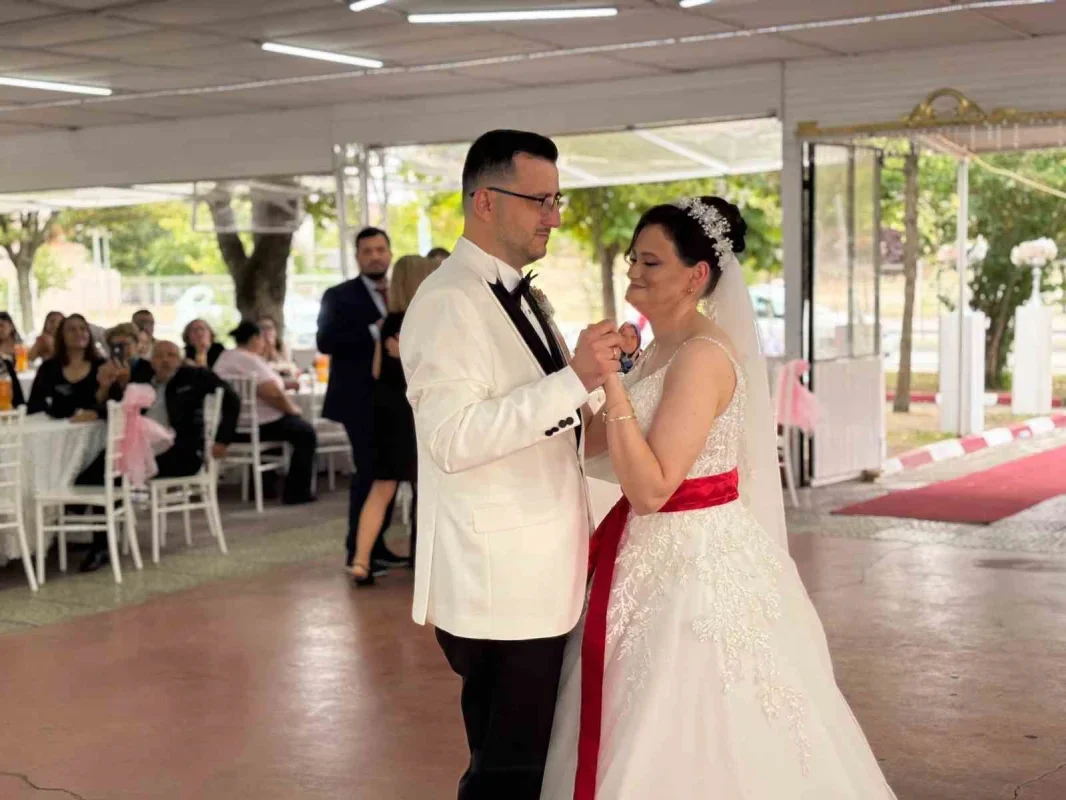 Babaeski'de işitme engelli çift Simay ve Giray evlendi