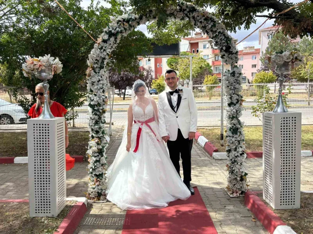 Babaeski'de işitme engelli çift Simay ve Giray evlendi