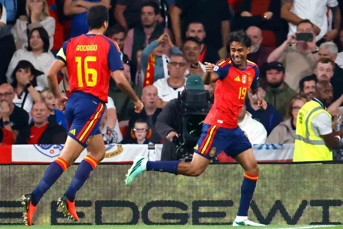 İspanya, İngiltere'yi Wembley'de 3-2 yenerek geri döndü