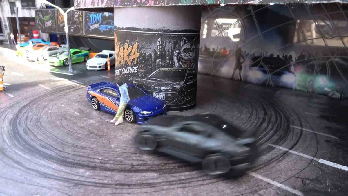 Bursa otomobil fuarında bagajdaki drift oyuncağı ilgi çekti