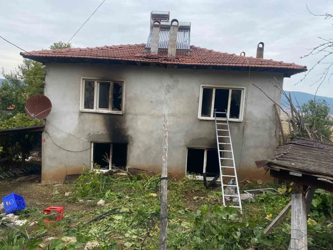 Bilecik Gölpazarı'nda ev yangını: Baba ve kızı öldü