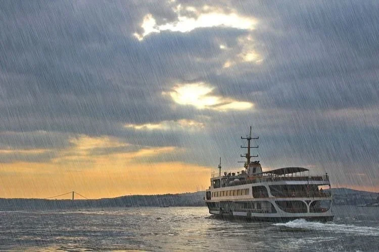 İstanbul'da kuvvetli yağış ve fırtına uyarısı: AKOM'dan açıklama
