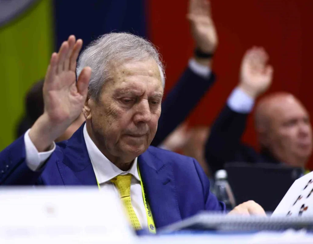 Fenerbahçe'de Sadettin Saran yönetimi mali kurulda ibra edildi