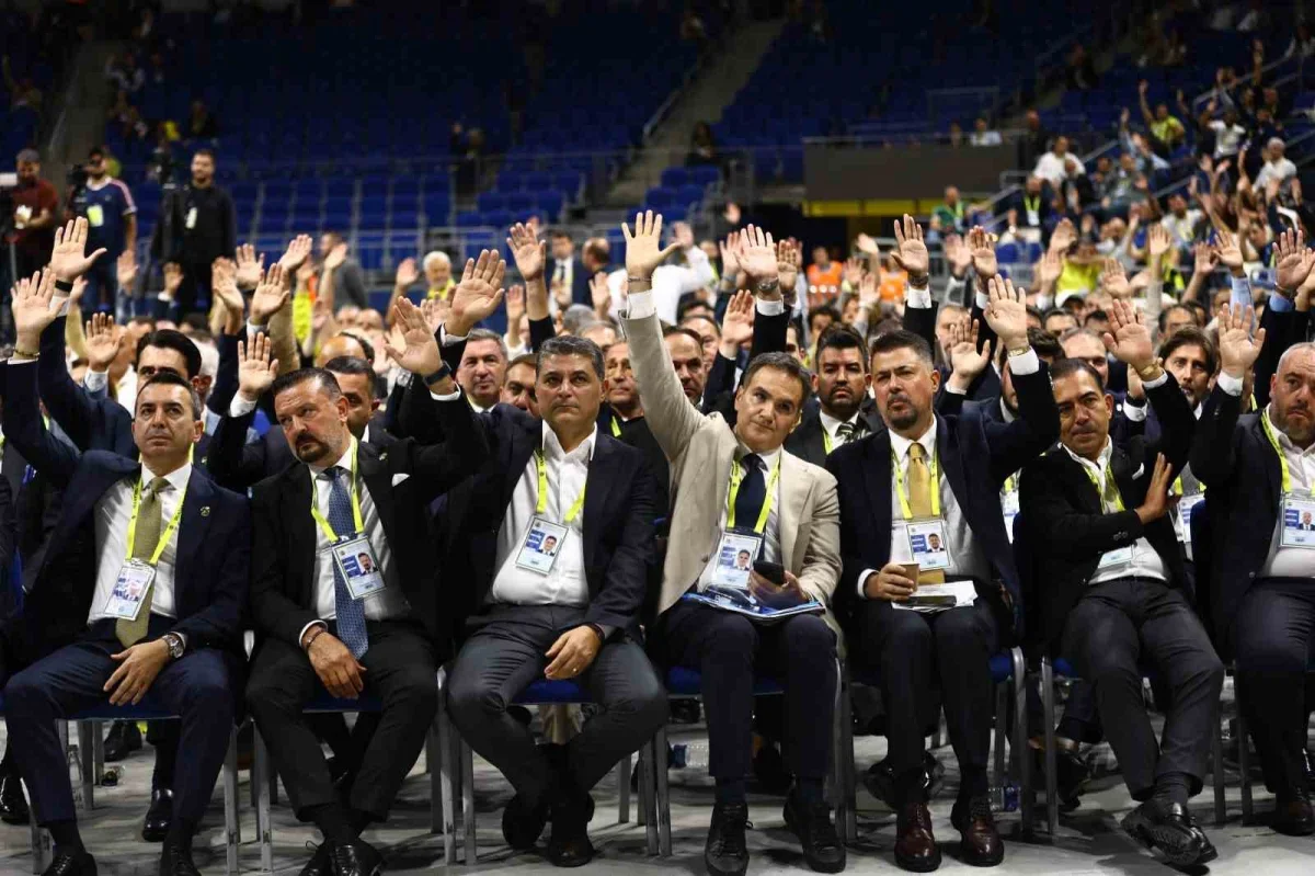 Fenerbahçe'de Sadettin Saran yönetimi mali kurulda ibra edildi