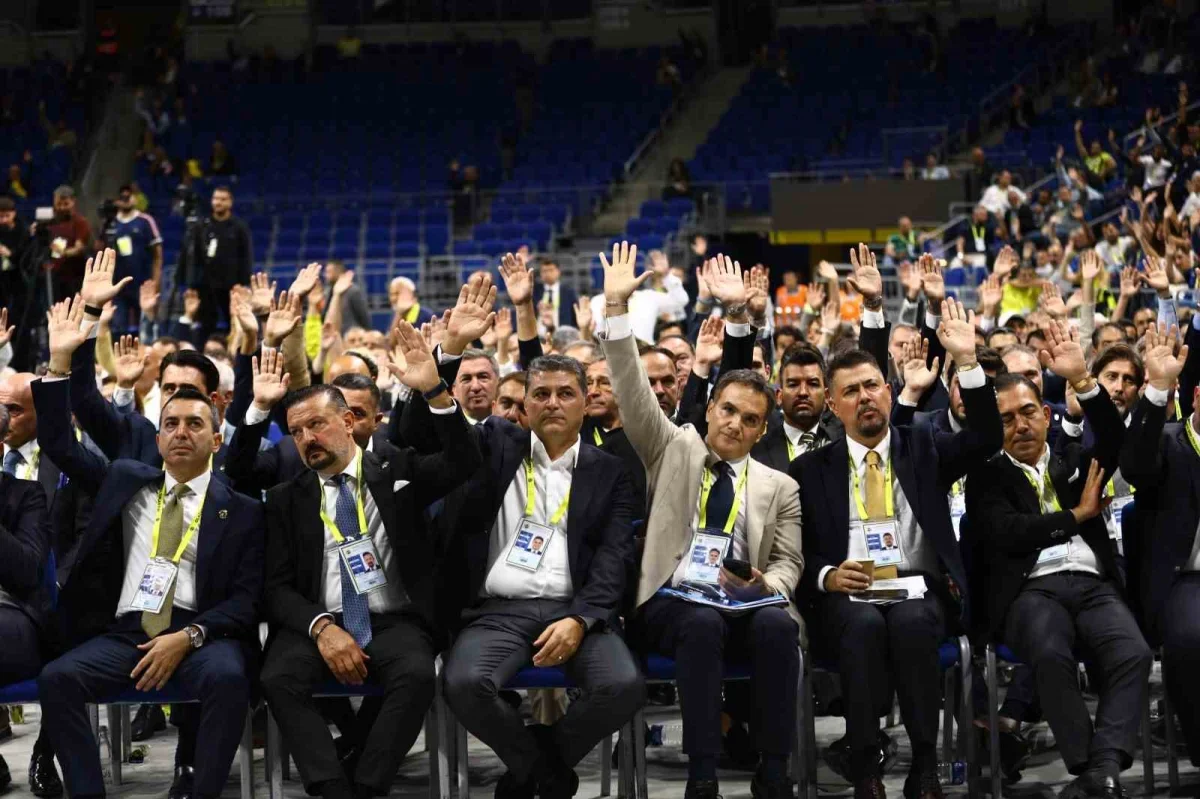 Fenerbahçe'de Sadettin Saran yönetimi mali kurulda ibra edildi