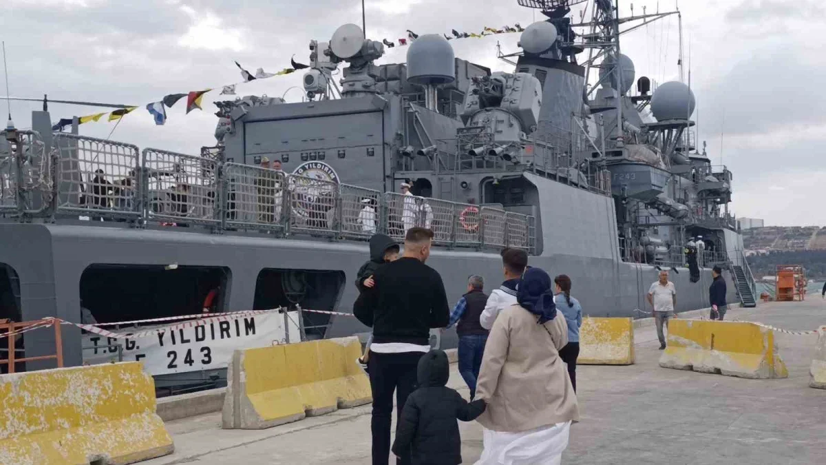 TCG Yıldırım Fırkateyni Tekirdağ'da vatandaşları ağırladı