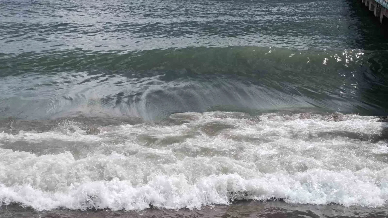 Tekirdağ'da Kestane Karası fırtınası balıkçıları limana bağladı