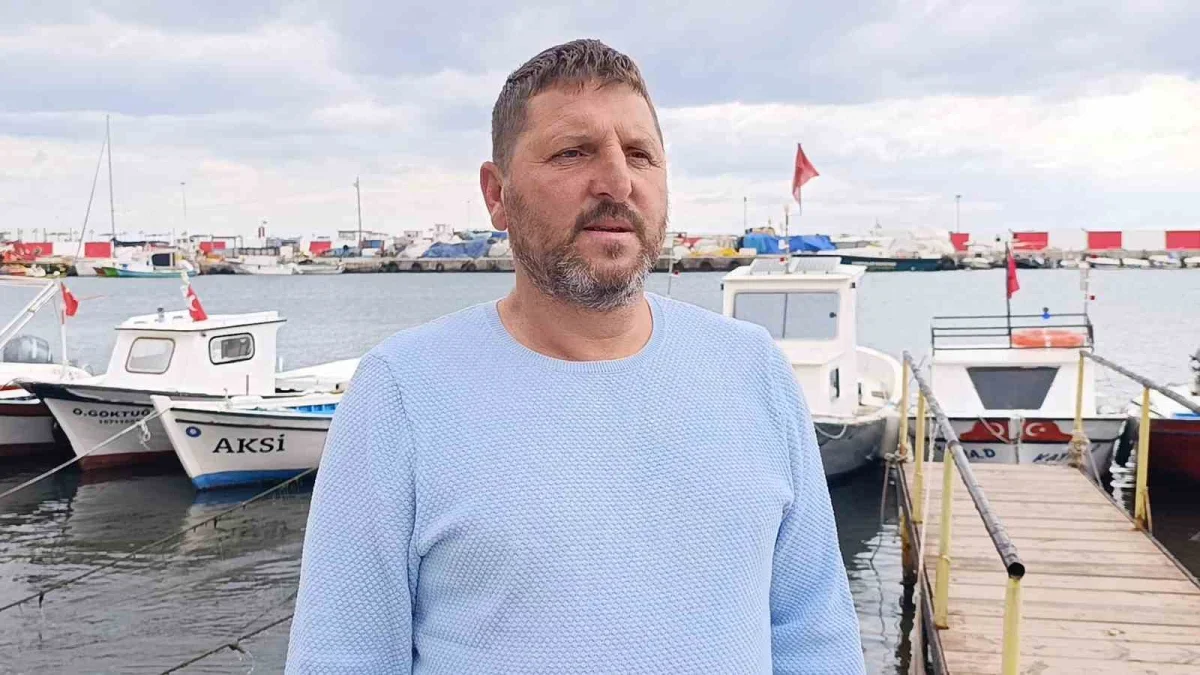 Tekirdağ'da Kestane Karası fırtınası balıkçıları limana bağladı