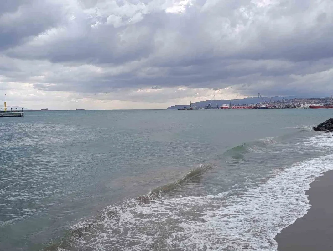 Tekirdağ'da Kestane Karası fırtınası balıkçıları limana bağladı