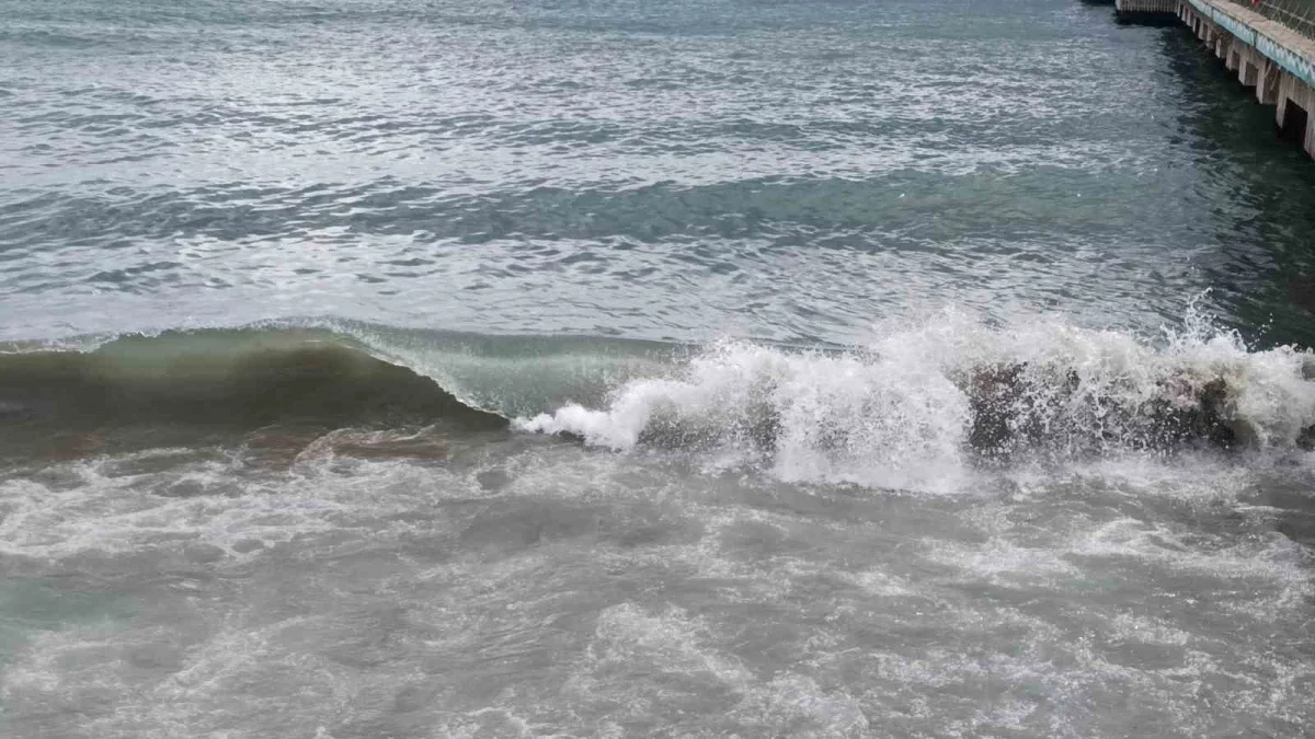 Tekirdağ'da Kestane Karası fırtınası balıkçıları limana bağladı