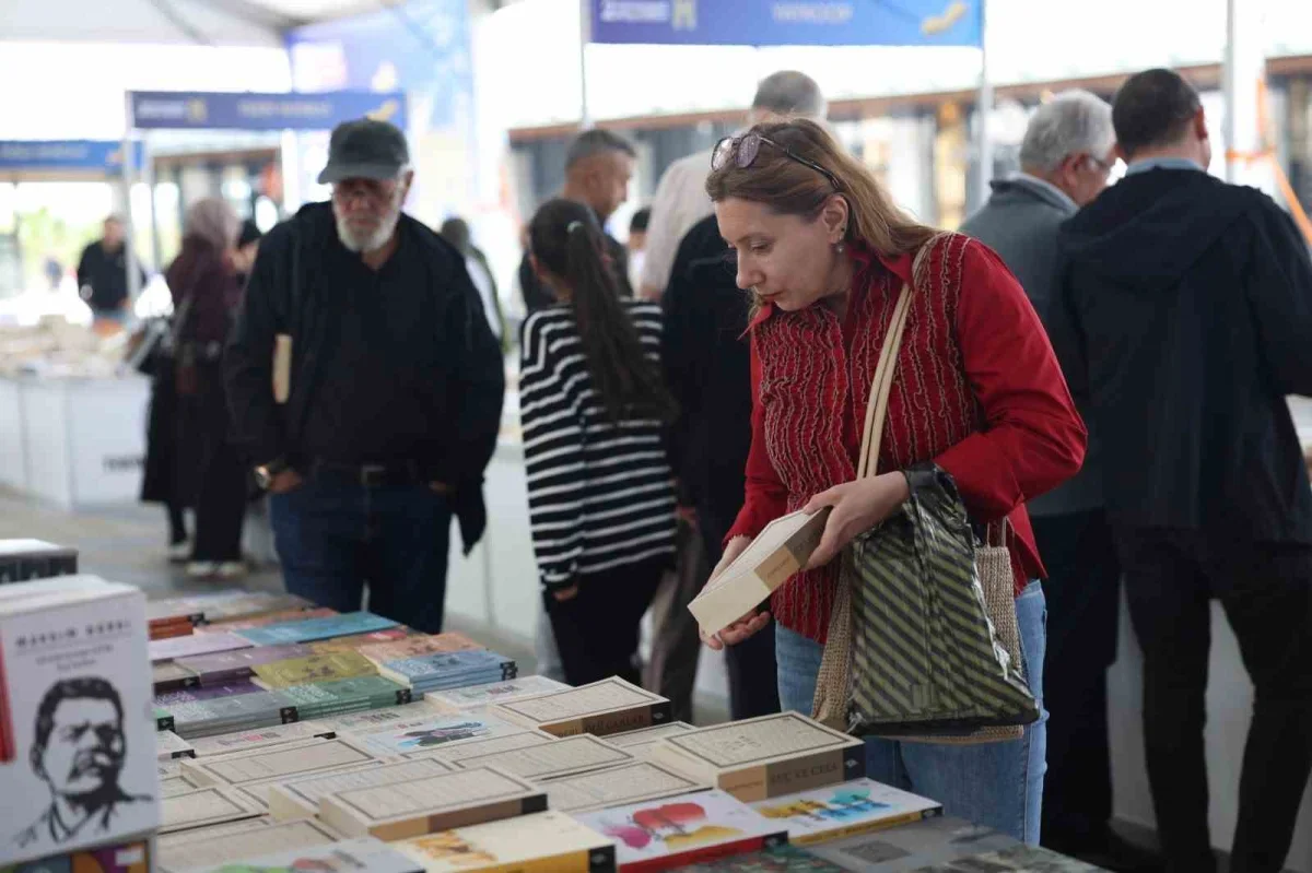Osmangazi Kitap Günleri'nde Ahmet Ümit'e yoğun ilgi