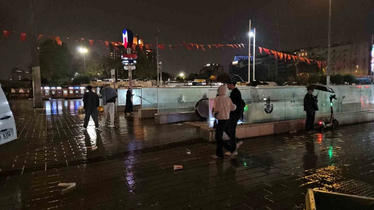 Zincirlikuyu alt geçidini su bastı: İstanbul'da sağanak etkili oldu