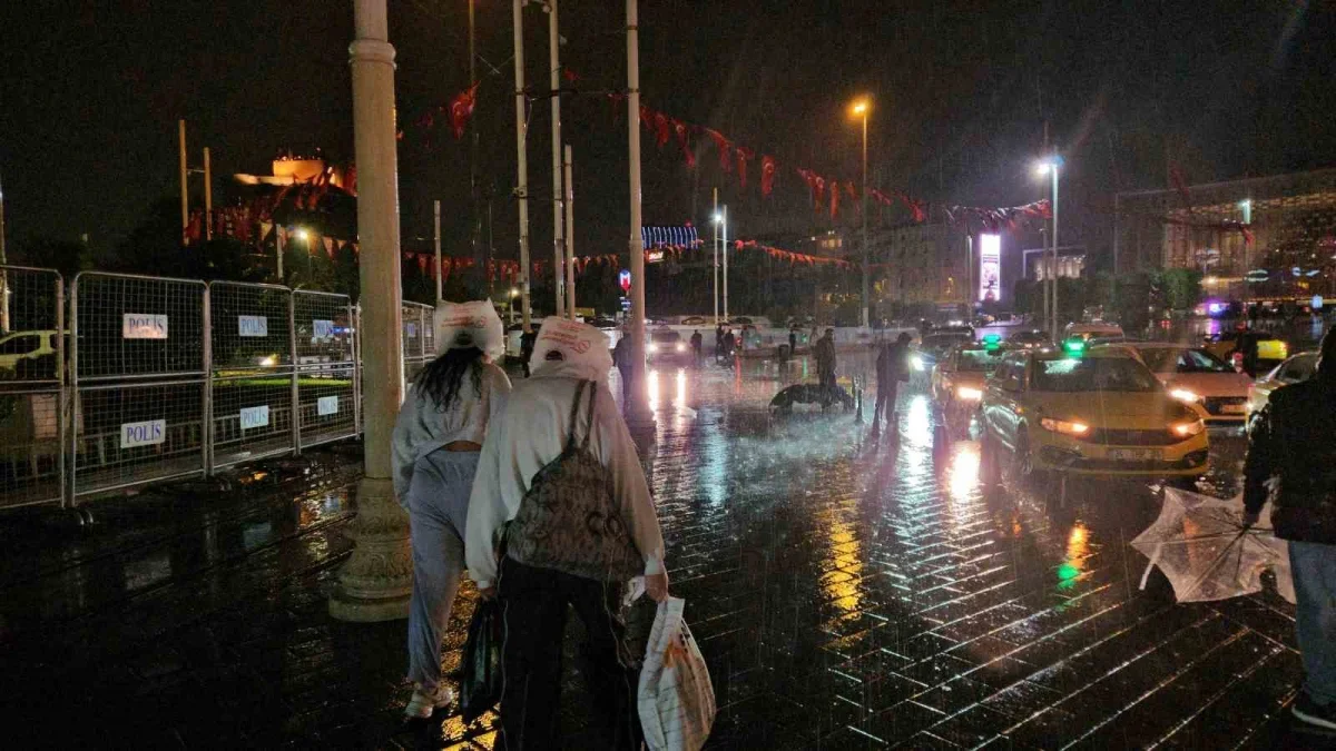 Zincirlikuyu alt geçidini su bastı: İstanbul'da sağanak etkili oldu