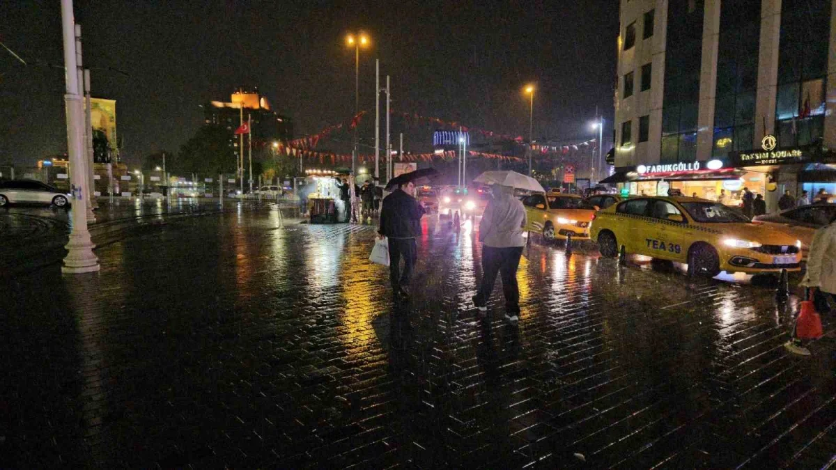 Zincirlikuyu alt geçidini su bastı: İstanbul'da sağanak etkili oldu