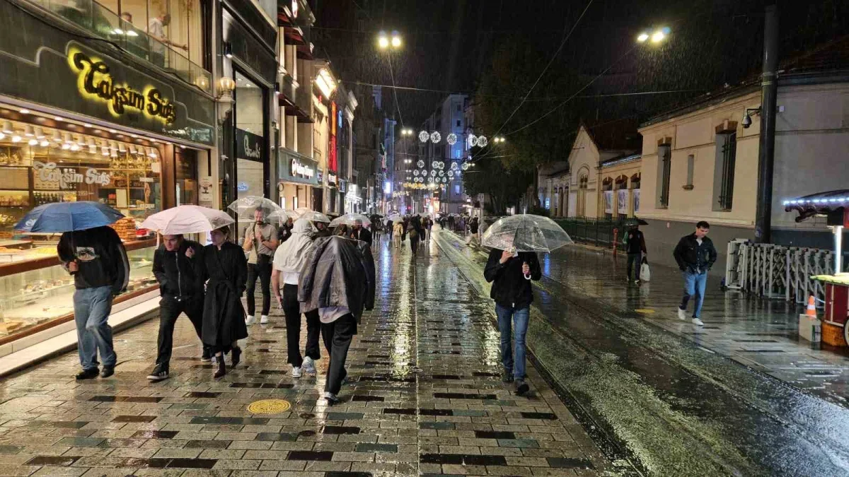 Zincirlikuyu alt geçidini su bastı: İstanbul'da sağanak etkili oldu