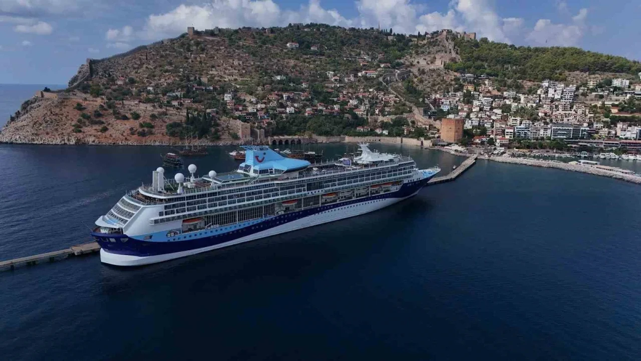 Alanya kruvaziyer turizmi: 9 ayda 10 bin 476 turist geldi
