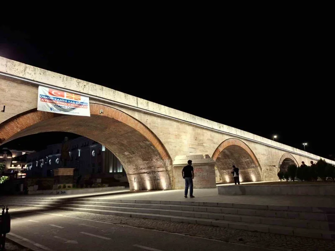 Üsküp Taşköprü, Esenler Belediyesi aydınlatmasıyla ışıklandı